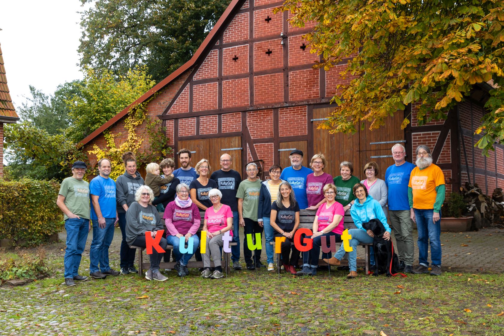 Theatergruppe_2023_1.jpg - 23,04 kB